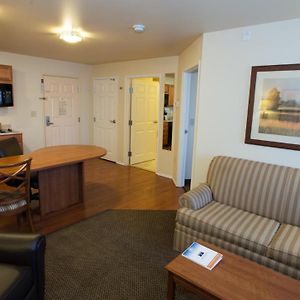 One-Bedroom King Suite Kitchen
